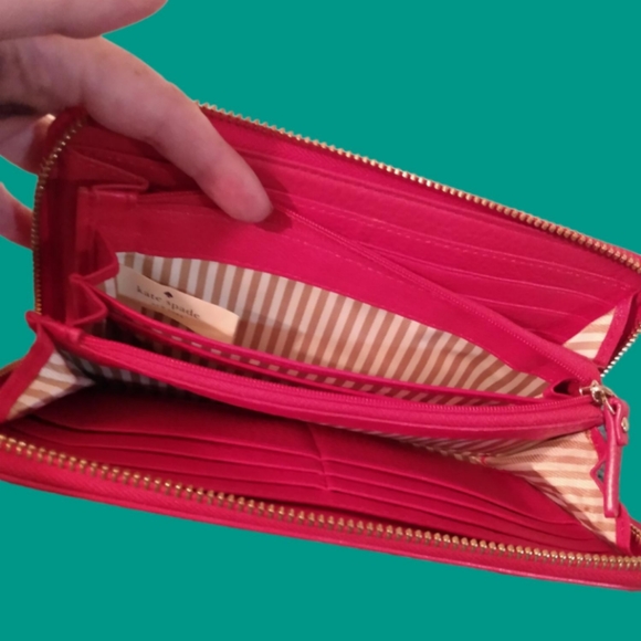 ♠️KATE SPADE Large Zip Around  Genuine Red Leather Wallet with Gold Hardware - Picture 2 of 5